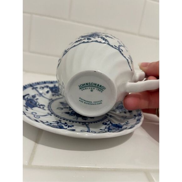 Vintage Teacup & Saucer - Picture 4 of 5